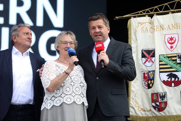 News Bilder des Tages 24. Sachsen-Anhalt Tag in Bernburg Bernburg, 5.6.2026 Silvia Ristow und MP Sven Schulze beim 24. Sachsen-Anhalt Tag in Bernburg Sachsen-Anhalt *** 24 Saxony-Anhalt Day in Bernburg Bernburg, 5 6 2026 Silvia Ristow and MP Sven Schulze at the 24 Saxony-Anhalt Day in Bernburg Saxony-Anhalt Copyright: xMatthiasxGränzdörferx