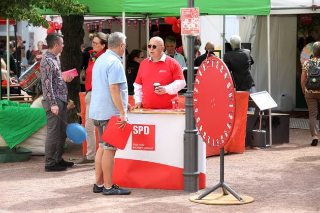 24. Sachsen-Anhalt Tag in Bernburg Bernburg, 5.6.2026 SPD Stand beim 24. Sachsen-Anhalt Tag in Bernburg Sachsen-Anhalt *** 24 Saxony-Anhalt Day in Bernburg Bernburg, 5 6 2026 SPD stand at the 24 Saxony-Anhalt Day in Bernburg Saxony-Anhalt Copyright: xMatthiasxGränzdörferx