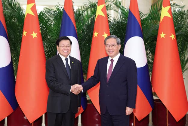 (260605) -- BEIJING, June 5, 2026 -- Chinese Premier Li Qiang meets with General Secretary of the Lao People s Revolutionary Party Central Committee and Lao President Thongloun Sisoulith, who is on a state visit to China, at the Great Hall of the People in Beijing, capital of China, June 5, 2026. ) CHINA-BEIJING-LI QIANG-LAOS-THONGLOUN-MEETING (CN) HuangxJingwen 