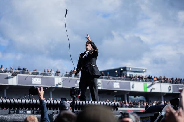 Entertainment Bilder des Tages Rock am Ring 2026, 5.6.2026 The Hives aus Schweden auf der Utopia Stage -- Mit dem Traditionsfestival Rock am Ring am Nürburgring in der Eifel startet in Deutschland die Festival-Saison. Rock am Ring findet in diesem Jahr vom 5. bis 7. Juni statt. Rund 80 Bands und Künstler stehen auf einer der drei großen Bühnen. Nürburg Nürburgring Rheinland-Pfalz Deutschland *** Rock am Ring 2026, 5 6 2026 The Hives from Sweden on the Utopia Stage The traditional Rock am Ring festival at the Nürburgring in the Eifel region kicks off the festival season in Germany Rock am Ring will take place this year from 5 to 7 June Around 80 bands and artists will perform on one of the three large stages Nürburg Nürburgring Rhineland-Palatinate Germany Copyright: xSebastianxDerixx