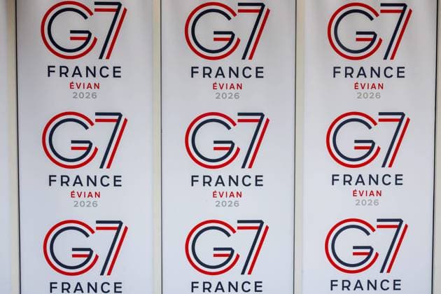 G7 AMBIANCE EVIAN PREPARATION PHOTOPQR LE DAUPHINE Tom PHAM VAN SUU Évian les Bains 05 06 2026 A Evian les Bains Haute Savoie , le 5 juin 2026 La cité lacustre dEvian se prépare doucement à accueillir le sommet international du G7, du 15 au 17 juin prochain La présence de forces de lordre se renforce tandis que les infrastructures militaires sont érigées Un peu partout, panneaux et drapeaux annoncent la tenue prochaine de lévénement Evian, France, on June 5, 2026 Ten days before the G7 summit, security measures in the town of Evian les Bains are becoming increasingly visible Évian les Bains Haute Savoie Rhône Alpes France  Copyright: xPHOTOPQR LExDAUPHINE MAXPPPxTomxPHAMxVANxSUUx 20260605JDL7300 20260605JDL7300