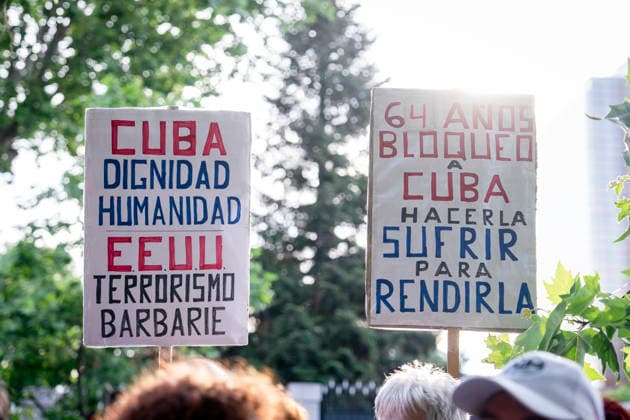 PetróleoPaCuba vigil in front of the US Embassy in Madrid Several people carrying banners with slogans Cuba Dignity Humanity Humanity US Terrorism Barbarism and 64 years blockade of Cuba Make it suffer to surrender it during the celebration of the PetróleoPaCuba vigil for the right to life, for sovereignty and for peace, on June 5, 2026, in Madrid Spain This citizen mobilization, convened in front of the U.S. Embassy at 75 Serrano Street, denounces the impact of the economic blockade on the Cuban people and demands the end of international sanctions affecting the islands energy supply and basic resources 05 JUNE 2026 A Pé Madrid Madrid Madrid Spain  Copyright: xA.xPÃ rezxMecax 7574208