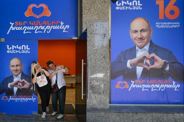 Armenia Parliamentary Election Preparations 9182752 05.06.2026 Election campaign banners with an image of Civil Contract party leader and Prime Minister Nikol Pashinyan are seen ahead of the Armenian parliamentary election in Yerevan, Armenia. Yuri Kochetkov Sputnik Yerevan Armenia  Copyright: xYurixKochetkovx