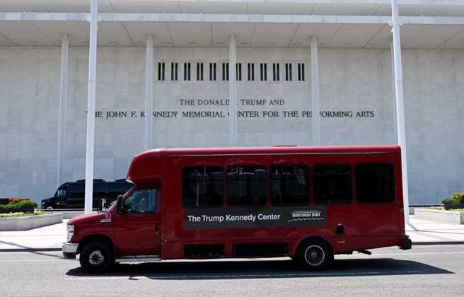 Kennedy Center Lawyers Direct Staff To Remove Trump s Name The Donald J. Trump and John F. Kennedy Memorial Center for the Performing Arts on June 5, 2026 in Washington, DC. A U.S. District Judge ruled that the Kennedy Center s name had been illegally changed and ordered that President Donald Trump s name removed by June 12. Photo by Olivier Douliery ABACAPRESS.COM Washington DC United States  Copyright: xDoulieryxOlivier ABACAx
