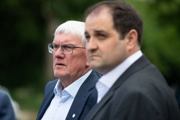 v.l. Sebastian SCHUSTER, CDU, Landrat des Rhein-Sieg-Kreises, Nathanael LIMINSKI, Leiter der Staatskanzlei NRW, Sperrung der Autobahnbruecke der A 565 noerdlich von Bonn ueber den Rhein, *** f l Sebastian SCHUSTER, CDU, District Administrator of the Rhein Sieg District, Nathanael LIMINSKI, Head of the NRW State Chancellery, closure of the A 565 highway bridge north of Bonn over the Rhine,