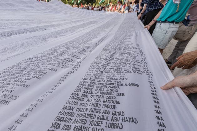 Demonstration in memory of Palestinian children victims in Milan MILAN, ITALY - JUNE 5: During a demonstration in memory of Palestinian children victims of Israeli attacks, a symbolic 25-meter-long shroud bearing the names of the 18,457 young victims, was carried in procession in Milan, Italy, on June 5, 2026. Andrea Carrubba Anadolu Milan Italy. Editorial use only. Please get in touch for any other usage.  Copyright: x2026xAnadoluxAndreaxCarrubbax