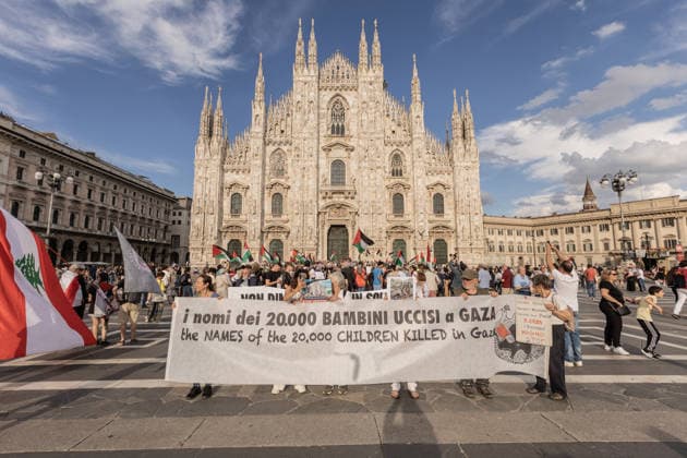Demonstration in memory of Palestinian children victims in Milan MILAN, ITALY - JUNE 5: A demonstration in memory of Palestinian children victims of Israeli attacks begins in Piazza Duomo and march through the city carrying a symbolic 25-meter-long shroud bearing the names of the 18,457 young victims in Milan, Italy, on June 5, 2026. Andrea Carrubba Anadolu Milan Italy. Editorial use only. Please get in touch for any other usage.  Copyright: x2026xAnadoluxAndreaxCarrubbax