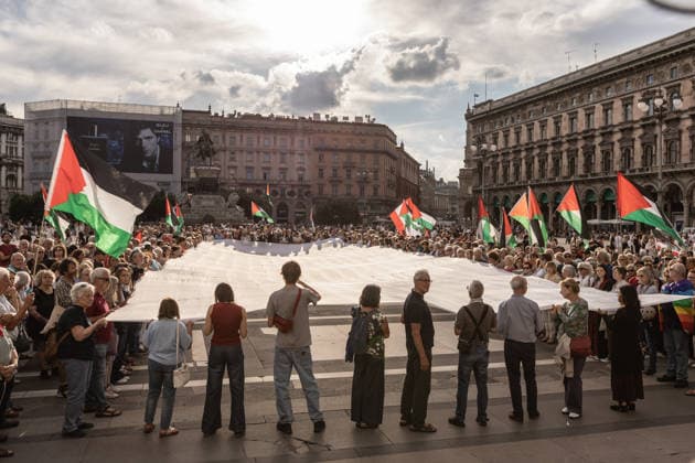 Demonstration in memory of Palestinian children victims in Milan MILAN, ITALY - JUNE 5: A demonstration in memory of Palestinian children victims of Israeli attacks begins in Piazza Duomo and march through the city carrying a symbolic 25-meter-long shroud bearing the names of the 18,457 young victims in Milan, Italy, on June 5, 2026. Andrea Carrubba Anadolu Milan Italy. Editorial use only. Please get in touch for any other usage.  Copyright: x2026xAnadoluxAndreaxCarrubbax