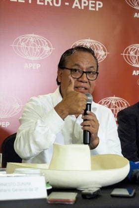 June 5, 2026, Lima, Lima, Peru: Roberto SoÂ¡nchez, the left-wing presidential candidate for the Ã¢â‚¬oeJuntos por el PeruÃ¢â‚¬Â (Together for Peru) party, with thumbs up, held a press conference to outline his government plans and campaign strategies 48 hours before the second round of elections. SoÂ¡nchez is running against Keiko Fujimori for the presidency of Peru. Lima Peru - ZUMAg240 20260605_zip_g240_004 Copyright: xCarlosxGarciaxGranthonx