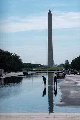 June 5, 2026, Washington, Dc, United States: Contractors continue to work on the Lincoln Memorial Reflecting Pool in Washington, D.C. on June 5, 2026 Washington United States - ZUMAl312 20260605_znp_l312_010 Copyright: xAndrewxLeydenx