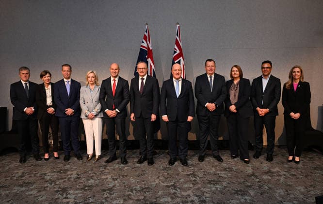 ANTHONY ALBANESE CHRISTOPHER LUXON LEADERSHIP FORUM, Australian Prime Minister Anthony Albanese and New Zealand Prime Minister Christopher Luxon (centre) are seen during a roundtable with Australian and New Zealand business leaders convened by the Australia New Zealand Leadership Forum in Noosa, Saturday, June 6, 2026. ( NO ARCHIVING NOOSA QUEENSLAND AUSTRALIA  Copyright: xDARRENxENGLANDx 20260606154124426409