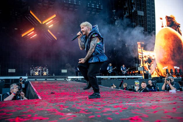 Der Sänger Nico Sallach von der deutschen Metalcore- und Trancecore-Band Electric Callboy sorgt mit einer hochenergetischen Show auf der Hauptbühne (Utopia Stage) bei Rock im Park 2026 für Ekstase im Publikum. deutsche Metalcore- und Trancecore-Band Electric Callboy sorgt mit einer hochenergetischen Show auf der Hauptbühne (Utopia Stage) bei Rock im Park 2026 für Ekstase im Publikum. Nürnberg Zeppelinfeld Bayern Deutschland *** Singer Nico Sallach from the German metalcore and trancecore band Electric Callboy will bring ecstasy to the audience with a high-energy show on the Utopia Stage main stage at Rock im Park 2026 German metalcore and trancecore band Electric Callboy will bring ecstasy to the audience with a high-energy show on th