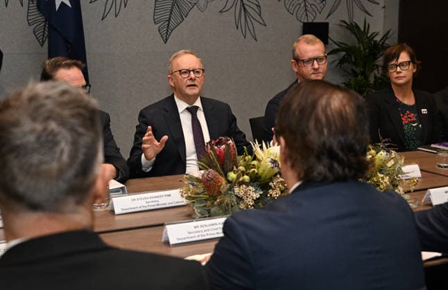 ANTHONY ALBANESE CHRISTOPHER LUXON LEADERSHIP FORUM, Australian Prime Minister Anthony Albanese (left) and New Zealand Prime Minister Christopher Luxon are seen during a roundtable with Australian and New Zealand business leaders convened by the Australia New Zealand Leadership Forum in Noosa, Saturday, June 6, 2026. ( NO ARCHIVING NOOSA QUEENSLAND AUSTRALIA  Copyright: xDARRENxENGLANDx 20260606197170393779