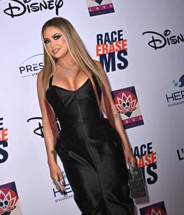 33rd Annual Race to Erase MS Gala Carmen Electra arriving to the 33rd Annual Race to Erase MS Gala held at the Fairmont Century Plaza on June 5, 2026 in Los Angeles, CA. Los Angeles Fairmont Century Plaza California USA Copyright: xStarbuck xAFF-USA.COMx