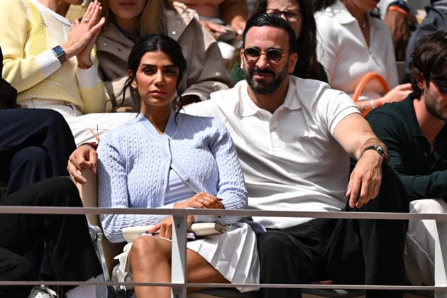 French Open - Adil Rami and Louana Franco in the Stands French former football player Adil Rami (R) and Belgian internet personnality Louana Franco watch Germany s Alexander Zverev playing against Czech Republic s Jakub Mensik during their men s semi final singles match on day 13 of the French Open tennis tournament on Court Philippe-Chatrier at the Roland-Garros Complex in Paris on June 5, 2026. Photo by Corrine Dubreuil ABACAPRESS.COM Paris France  Copyright: xDubreuilxCorinne ABACAx