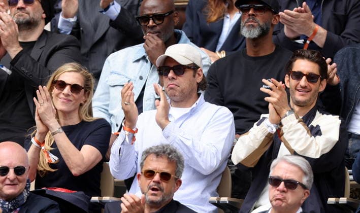 Judith El Zein, Laurent Lafitte et Pierre Niney dans les tribunes lors des Internationaux de France de Tennis de Roland Garros 2026, à Paris, France, le 5 juin 2026 Jacovides Moreau Bestimage Celebs in the stands during the Day thirteen of the 2026 French Open on June 05, 2026 in Paris, France Paris France  Copyright: xJACOVIDES-MOREAUx xBESTIMAGExJACOVIDES-MOREAUx xBESTIMAGEx