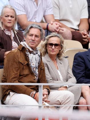 Laurent Solly et sa compagne Caroline Roux dans les tribunes lors des Internationaux de France de Tennis de Roland Garros 2026, à Paris, France, le 5 juin 2026 Jacovides Moreau Bestimage Celebs in the stands during the Day thirteen of the 2026 French Open on June 05, 2026 in Paris, France Paris France  Copyright: xJACOVIDES-MOREAUx xBESTIMAGExJACOVIDES-MOREAUx xBESTIMAGEx