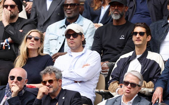 Judith El Zein, Laurent Lafitte et Pierre Niney dans les tribunes lors des Internationaux de France de Tennis de Roland Garros 2026, à Paris, France, le 5 juin 2026 Jacovides Moreau Bestimage Celebs in the stands during the Day thirteen of the 2026 French Open on June 05, 2026 in Paris, France Paris France  Copyright: xJACOVIDES-MOREAUx xBESTIMAGExJACOVIDES-MOREAUx xBESTIMAGEx