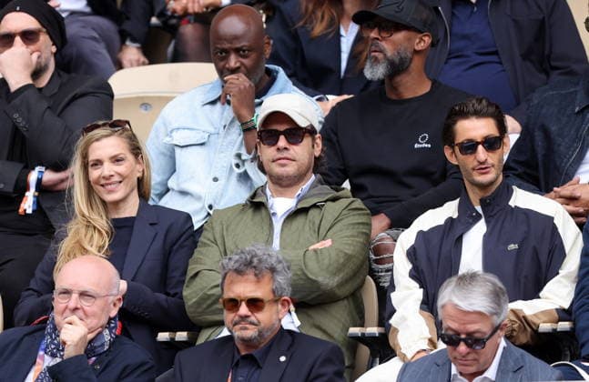 Judith El Zein, Laurent Lafitte et Pierre Niney dans les tribunes lors des Internationaux de France de Tennis de Roland Garros 2026, à Paris, France, le 5 juin 2026 Jacovides Moreau Bestimage Celebs in the stands during the Day thirteen of the 2026 French Open on June 05, 2026 in Paris, France Paris France  Copyright: xJACOVIDES-MOREAUx xBESTIMAGExJACOVIDES-MOREAUx xBESTIMAGEx