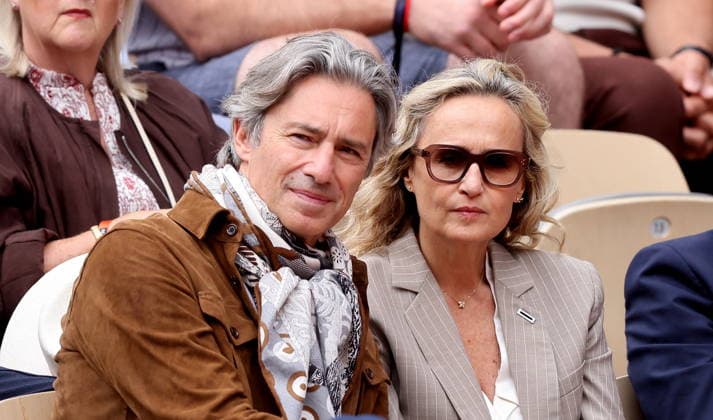 Laurent Solly et sa compagne Caroline Roux dans les tribunes lors des Internationaux de France de Tennis de Roland Garros 2026, à Paris, France, le 5 juin 2026 Jacovides Moreau Bestimage Celebs in the stands during the Day thirteen of the 2026 French Open on June 05, 2026 in Paris, France Paris France  Copyright: xJACOVIDES-MOREAUx xBESTIMAGExJACOVIDES-MOREAUx xBESTIMAGEx