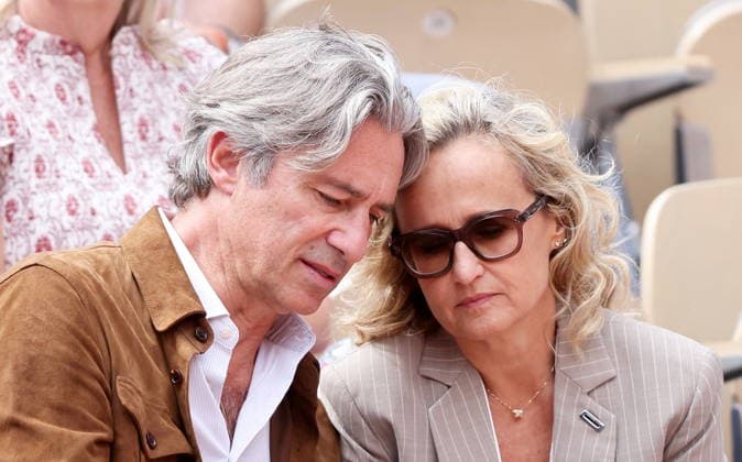 Laurent Solly et sa compagne Caroline Roux dans les tribunes lors des Internationaux de France de Tennis de Roland Garros 2026, à Paris, France, le 5 juin 2026 Jacovides Moreau Bestimage Celebs in the stands during the Day thirteen of the 2026 French Open on June 05, 2026 in Paris, France Paris France  Copyright: xJACOVIDES-MOREAUx xBESTIMAGExJACOVIDES-MOREAUx xBESTIMAGEx