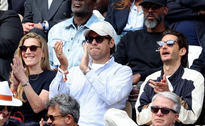 Judith El Zein, Laurent Lafitte et Pierre Niney dans les tribunes lors des Internationaux de France de Tennis de Roland Garros 2026, à Paris, France, le 5 juin 2026 Jacovides Moreau Bestimage Celebs in the stands during the Day thirteen of the 2026 French Open on June 05, 2026 in Paris, France Paris France  Copyright: xJACOVIDES-MOREAUx xBESTIMAGExJACOVIDES-MOREAUx xBESTIMAGEx