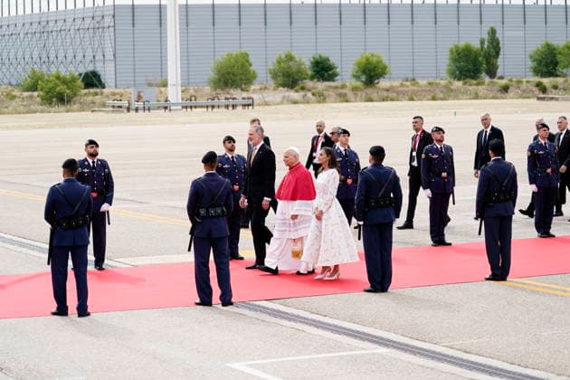 Pope Leo XIV arrives at Adolfo Suarez Madrid Barajas Airport King Felipe and Queen Letizia receive Pope Leo XIV at Adolfo Suarez Madrid Barajas Airport, June 6, 2026, in Madrid Spain Pope Leo XIV begins an official visit to Spain that includes several institutional and religious events During his stay, the pontiff meets with the main authorities of the State and celebrates liturgical ceremonies open to the faithful The visit strengthens relations between the Holy See and Spain and focuses on social and spiritual issues 06 JUNE 2026 PAPAL VISIT TO PÉ Madrid Madrid Spain  Copyright: xA.xPÃ rezxMecax 7575694