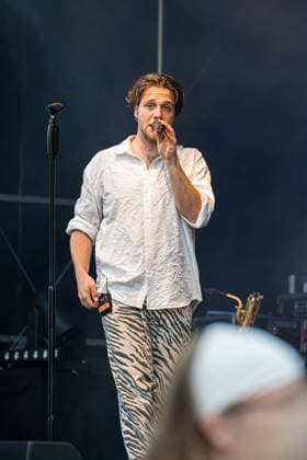Kultur I Lüneburg feiert I Stadtfest Lüneburg I Juni 2026 Leon von Il Civetto auf der Markt-Bühne, präsentiert von Sparkasse Lüneburg Lüneburg Innenstadt Niedersachsen Deutschland *** Culture I Lüneburg celebrates I City festival Lüneburg I June 2026 Leon by Il Civetto on the market stage, presented by Sparkasse Lüneburg Lüneburg city center Lower Saxony Germany Copyright: xLobeca Björn-OlexKehmx