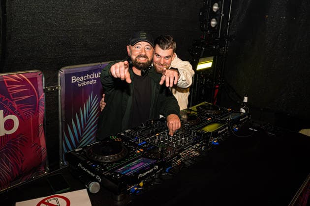 Kultur I Lüneburg feiert I Stadtfest Lüneburg I Juni 2026 DJ Touch und DJ Juxx auf der Bühne des Beachclub, präsentiert von webnetz Lüneburg Innenstadt Niedersachsen Deutschland *** Culture I Lüneburg celebrates I City Festival Lüneburg I June 2026 DJ Touch and DJ Juxx on the stage of the Beachclub, presented by webnetz Lüneburg City Center Lower Saxony Germany Copyright: xLobeca Björn-OlexKehmx