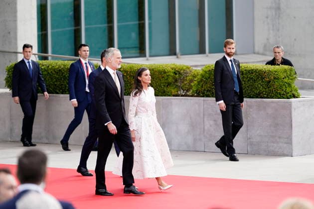 Pope Leo XIV arrives at Adolfo Suarez Madrid Barajas Airport King Felipe and Queen Letizia receive Pope Leo XIV at Adolfo Suarez Madrid Barajas Airport, June 6, 2026, in Madrid Spain Pope Leo XIV begins an official visit to Spain that includes several institutional and religious events During his stay, the pontiff meets with the main authorities of the State and celebrates liturgical ceremonies open to the faithful The visit strengthens relations between the Holy See and Spain and focuses on social and spiritual issues 06 JUNE 2026 PAPAL VISIT TO PÉ Madrid Madrid Spain  Copyright: xA.xPÃ rezxMecax 7575732