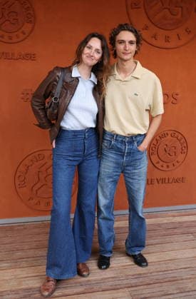 Vassili Schneider et sa compagne Maddie Kulicka au photocall du village night session lors des Internationaux de France de Tennis de Roland Garros 2026, à Paris, France, le 5 juin 2026 Jacovides Moreau Bestimage Celebs attending the village photocall during the 2026 French Open at Roland Garros in Paris, France, on June 5, 2026 Paris France  Copyright: xJACOVIDES-MOREAUx xBESTIMAGExJACOVIDES-MOREAUx xBESTIMAGEx
