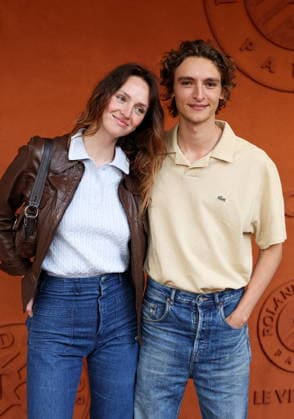 Vassili Schneider et sa compagne Maddie Kulicka au photocall du village night session lors des Internationaux de France de Tennis de Roland Garros 2026, à Paris, France, le 5 juin 2026 Jacovides Moreau Bestimage Celebs attending the village photocall during the 2026 French Open at Roland Garros in Paris, France, on June 5, 2026 Paris France  Copyright: xJACOVIDES-MOREAUx xBESTIMAGExJACOVIDES-MOREAUx xBESTIMAGEx