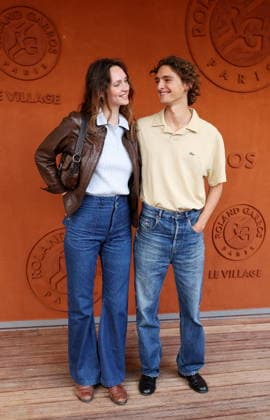 Vassili Schneider et sa compagne Maddie Kulicka au photocall du village night session lors des Internationaux de France de Tennis de Roland Garros 2026, à Paris, France, le 5 juin 2026 Jacovides Moreau Bestimage Celebs attending the village photocall during the 2026 French Open at Roland Garros in Paris, France, on June 5, 2026 Paris France  Copyright: xJACOVIDES-MOREAUx xBESTIMAGExJACOVIDES-MOREAUx xBESTIMAGEx