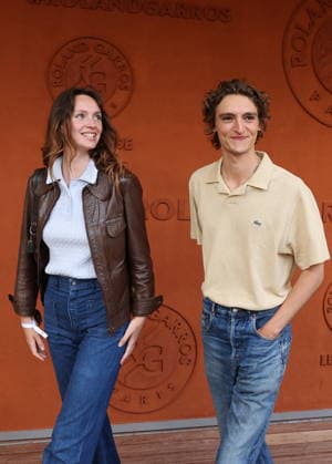 Vassili Schneider et sa compagne Maddie Kulicka au photocall du village night session lors des Internationaux de France de Tennis de Roland Garros 2026, à Paris, France, le 5 juin 2026 Jacovides Moreau Bestimage Celebs attending the village photocall during the 2026 French Open at Roland Garros in Paris, France, on June 5, 2026 Paris France  Copyright: xJACOVIDES-MOREAUx xBESTIMAGExJACOVIDES-MOREAUx xBESTIMAGEx
