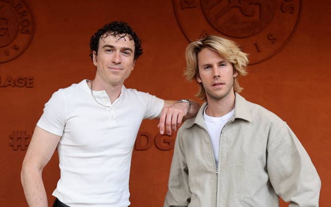 Ofenbach Dorian Lux et César de Rummel au photocall du village night session lors des Internationaux de France de Tennis de Roland Garros 2026, à Paris, France, le 5 juin 2026 Jacovides Moreau Bestimage Celebs attending the village photocall during the 2026 French Open at Roland Garros in Paris, France, on June 5, 2026 Paris France  Copyright: xJACOVIDES-MOREAUx xBESTIMAGExJACOVIDES-MOREAUx xBESTIMAGEx