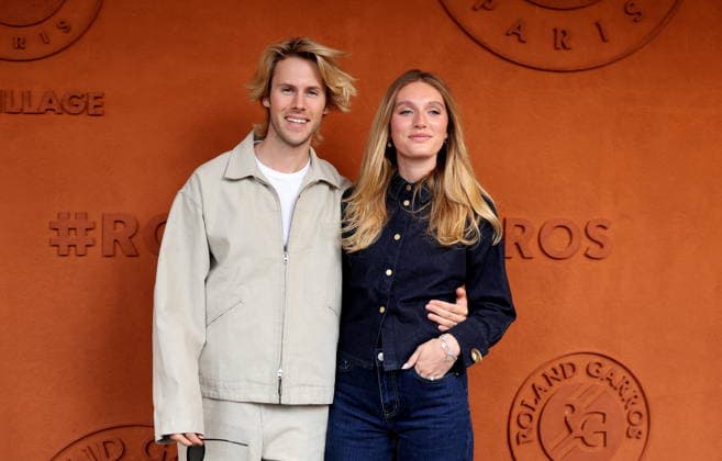 Dorian Lux Ofenbach et sa femme Diane au photocall du village night session lors des Internationaux de France de Tennis de Roland Garros 2026, à Paris, France, le 5 juin 2026 Jacovides Moreau Bestimage Celebs attending the village photocall during the 2026 French Open at Roland Garros in Paris, France, on June 5, 2026 Paris France  Copyright: xJACOVIDES-MOREAUx xBESTIMAGExJACOVIDES-MOREAUx xBESTIMAGEx