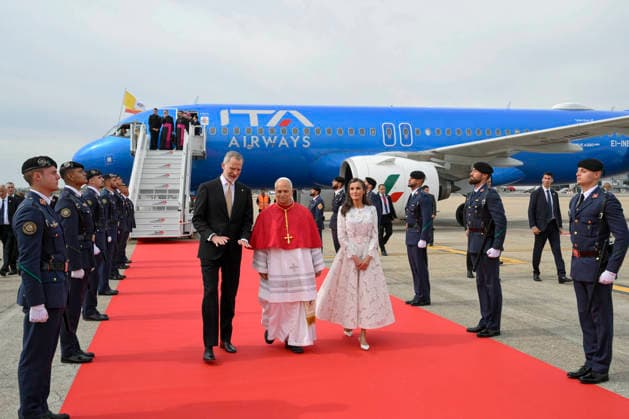 SPAIN - POPE LEO XIV ARRIVAL AT THE ADOLFO SUAREZ MADRID BARAJAS INTERNATIONAL AIRPORT - 2026 6 6 Spain, Vatican, 2026 6 6 Pope Leo XIV is welcomed by the King of Spain Felipe VI and Queen Letizia, upon his arrival at the Adolfo Suarez Madrid Barajas International Airpot EDITORIAL USE ONLY - NO BOOKS Copyright: xVATICANxMEDIA CPPx
