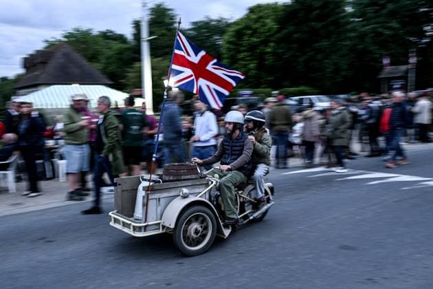 Midnight Ceremony at the Pegasus Bridge in Bénouville PHOTOPQR OUEST FRANCE Martin ROCHE Bénouville 05 06 2026 This Friday, June 05, 2026 , during the Midnight Ceremony at the Pegasus Bridge in Bénouville Calvados Normandie several hundred people gathered to pay tribute to the British paratroopers of the 6th Airborne Division who were the first to touch Normandy soil during the Normandy Landings Photographe Martin ROCHE Ouest France This Friday, June 05, 2026 , during the Midnight Ceremony at Pegasus Bridge in Bénouville Calvados Normandie several hundred people gathered to pay tribute to the British paratroopers of the 6th Airborne Division who were the first to touch Normandy soil during the Normandy Landings This Friday, June 5, 2026, d  Copyright: xPHOTOPQR OUESTxFRANCE MAXPPPxMartinxROCHEx 20260606OFR8284 20260606OFR8284