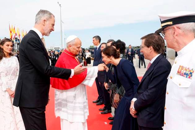 King Felipe and Letizia and Isabel Diaz Ayuso and Jose Luis MArtinez Almeida with Pope Leon XIV attending of welcome ceremony to Pope at the airport in Madrid on Saturday, 06 June 2026. Cordon Press 