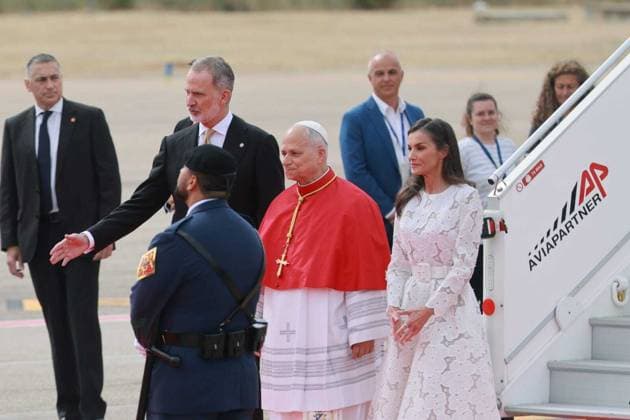 Pope Leo XIV arrives in Spain for apostolic journey MADRID, SPAIN - JUNE 06: King Felipe and Queen Letizia welcomes Pope Leo XIV at Madrid-Barajas Airport, on 06 June 2026, in Madrid, Spain. Pope Leo XIV begins a six-day apostolic journey to Spain. The visit, which runs through June 12, will include stops in Madrid, Barcelona, and the Canary Islands, where the pope is scheduled to meet migrants and organizations working on migration and integration issues. Alex Juarez Anadolu Madrid Spain. Editorial use only. Please get in touch for any other usage.  Copyright: x2026xAnadoluxAlexxJuarezx