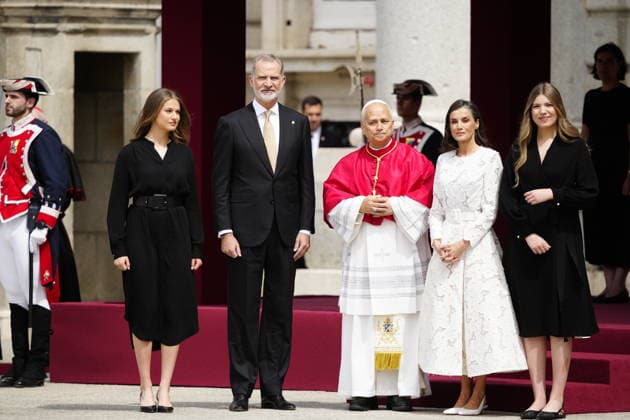 06-06-2026 Madrid King Felipe and Queen Letizia and Princess Leonor and Princess Sofia welcome Pope Leo XIV at the Royal palace in Madrid. No Spain Â  Copyright: xPPEx