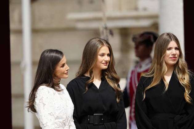 06-06-2026 Madrid Queen Letizia and Princess Leonor and Princess Sofia welcome Pope Leo XIV at the Royal palace in Madrid. No Spain Â  Copyright: xPPEx