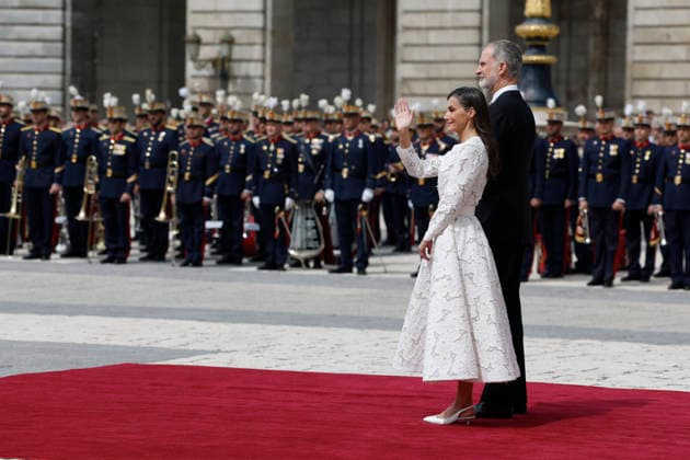 Spain s King Felipe VI (R) and Queen Letizia (L) are seen at the Armeria Square in the Royal Palace in Madrid, Spain, 06 June 2026, for the welcoming ceremony they are holding for Pope Leo XIV. Pope Leo XIV visits Spain !ACHTUNG: NUR REDAKTIONELLE NUTZUNG!  Copyright: xJ.J.xGuillénx GRAF1955 20260606-55020516936_1