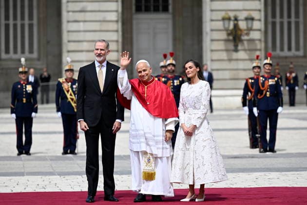 The Royal House receives Pope Leo XIV at the Royal Palace in Madrid King Felipe VI and Queen Letizia attend the welcoming ceremony for Pope Leo XIV at the Royal Palace, June 6, 2026, in Madrid Spain The reception brings together the highest authorities of the State and of the Catholic Church in Spain and marks the official start of the pontiffs agenda in the country 06 JUNE 2026 PAPAL VISIT Madrid Madrid Madrid Spain  Copyright: xAlbertoxOrtegax 7575875
