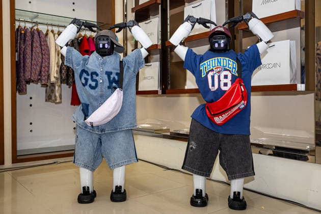 June 6, 2026, Kaohsiung City, Kaohsiung City, Taiwan: Two bipedal humanoid robots wearing trendy streetwear outfits, caps, and waist bags pose inside a clothing boutique during the EDA Fashion Show event at E-DA Outlet Mall in Kaohsiung on June 6, 2026. Kaohsiung City Taiwan - ZUMAh198 20260606_zip_h198_010 Copyright: xCheng-ChiaxHuangx