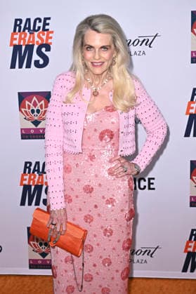 Nancy Davis bei der 33. Race to Erase MS Gala im Fairmont Century Plaza. Los Angeles, 05.06.2026 *** Nancy Davis at the 33 Race to Erase MS Gala at the Fairmont Century Plaza Los Angeles, 05 06 2026 Foto:xD.xStarbuckx xFuturexImagex ms_6604