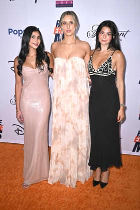 Amaya Patel, Isabella Rickel und Tessa Trivax bei der 33. Race to Erase MS Gala im Fairmont Century Plaza. Los Angeles, 05.06.2026 *** Amaya Patel, Isabella Rickel and Tessa Trivax at the 33 Race to Erase MS Gala at the Fairmont Century Plaza Los Angeles, 05 06 2026 Foto:xD.xStarbuckx xFuturexImagex ms_6606