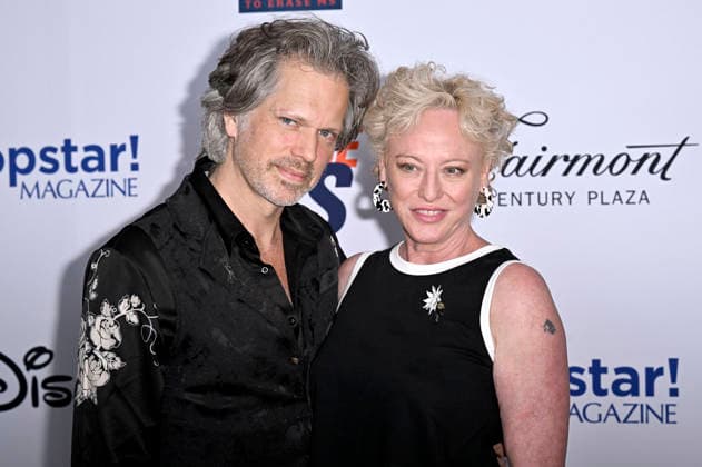 Nick Holmes und Virginia Madsen bei der 33. Race to Erase MS Gala im Fairmont Century Plaza. Los Angeles, 05.06.2026 *** Nick Holmes and Virginia Madsen at the 33 Race to Erase MS Gala at the Fairmont Century Plaza Los Angeles, 05 06 2026 Foto:xD.xStarbuckx xFuturexImagex ms_6643