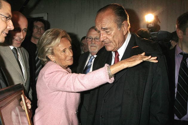 Bernadette Chirac, Wife Of Former French President Jacques Chirac, Dies At 93 Bernadette Chirac, wife of former French President Jacques Chirac, has died at the age of 93. A steadfast supporter throughout her husband’s political career, Bernadette Chodron de Courcel became an influential figure in French public life. She served as a member of the Corrèze General Council and was deeply involved in charitable work. She passed away on Friday at the age of 93. FILE - First Lady Bernadette Chirac checks her husband President Jacques Chirac jacket after he delivers his New Year s wishes to the French south-western regional area of Correze, in Tulle, France on January 6, 2007. Photo by Thierry Orban ABACAPRES.COM Tulle Correze France  Copyright: xOrbanxThierry ABACAx