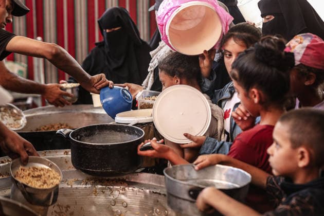 Displaced Palestinians Gather for Free Food in Nuseirat Camp Displaced Palestinians gather to receive free meals distributed by a charitable organization in the Nuseirat refugee camp in the central Gaza Strip, on June 6, 2026. Many international aid organizations have reduced their relief operations in Gaza, while the World Central Kitchen has closed some of its distribution points, further limiting access to humanitarian assistance for displaced residents. Photo by Moiz Salhi apaimages Nusairat Gaza Strip Palestinian Territory 060626_Nusairat_MS_00(8) Copyright: xapaimagesxMoizxSalhix xapaimagesx